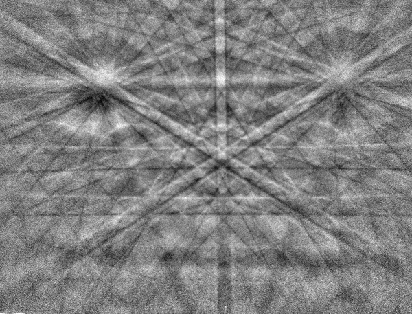 倾转70°单晶Si样品的衍射花样。倾转60°单晶Si样品的衍射花样。倾转50°单晶Si样品的衍射花样,显示了反衬度和信号损失。 倾转70°单晶Si样品的衍射花样。倾转60°单晶Si样品的衍射花样。倾转50°单晶Si样品的衍射花样,显示了反衬度和信号损失。