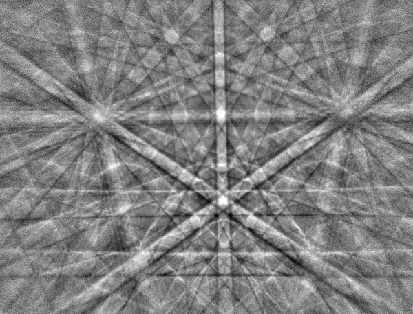 倾转70°单晶Si样品的衍射花样。倾转60°单晶Si样品的衍射花样。倾转50°单晶Si样品的衍射花样,显示了反衬度和信号损失。 倾转70°单晶Si样品的衍射花样。倾转60°单晶Si样品的衍射花样。倾转50°单晶Si样品的衍射花样,显示了反衬度和信号损失。