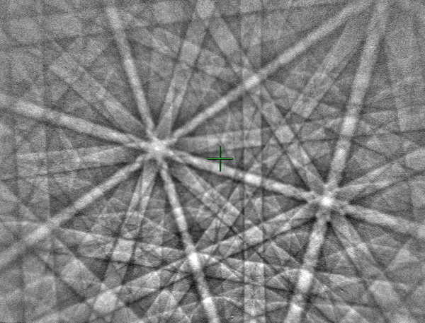 从铁素体样品中采集的EBSD花样,短工作距离的花样中心高。从铁素体样品中采集的EBSD花样,标准的工作距离的花样中心最佳。从铁素体样品中采集的EBSD花样,长工作距离的花样中心低。 从铁素体样品中采集的EBSD花样,短工作距离的花样中心高。从铁素体样品中采集的EBSD花样,标准的工作距离的花样中心最佳。从铁素体样品中采集的EBSD花样,长工作距离的花样中心低。